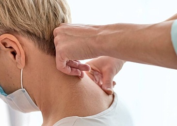 Ригидность шеи: причины, симптомы и методы лечения