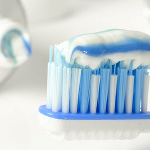 Как выбрать зубную щетку: рекомендации по подбору для взрослых и детей
