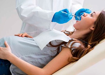 Стоматолог при беременности: когда посещать, что можно лечить