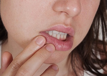 Воспаление во рту: симптомы и лечение