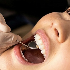 Отсутствие верхних зубов: причины и методы восстановления