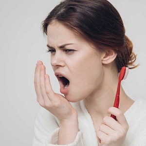 Причины запаха изо рта и способы от него избавиться
