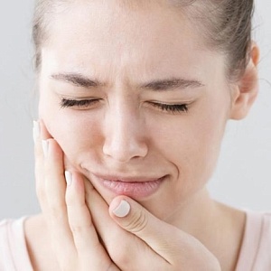 Что делать, если болит зуб мудрости: к кому обращаться и как снять боль