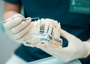 Больно ли ставить импланты зубов и наращивать костную ткань